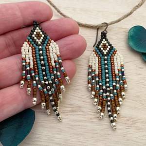 Pendientes de cuentas de semillas de cristal tejidas a mano con borla larga hilo delicado joyería de estilo bohemio para mujeres para aniversario de boda - Product Image 2
