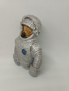 Traje de astronauta de 3 "de largo con cara de alienígena que tiene mecanismo de obturador colgante de esmalte personalizado Hip Hop traje de astronauta joyería - Product Image 4