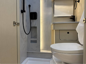 รถบ้านหรูหรา ปี 2026 Pleasure Way PLATEAU XL RV สีขาว มาตรฐานยูโร 6 รองรับผู้โดยสาร 4-6 คน น้ำหนักบรรทุก 3500 กก. ปรับแต่งได้สำหรับครอบครัว - Product Image 6