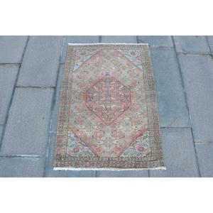 Tapis turc vintage de 2,1 x 3,1 pieds, petit tapis, tapis oriental rouge - Product Image 1