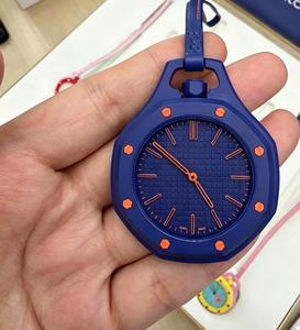 Montre de poche arc-en-ciel de haute qualité, personnalisée, nouveau style, co-marquage, en biocéramique blanche, style Pop Art, parfait comme pendentif ou cadeau - Product Image 1