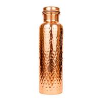 L'élégante bouteille en cuivre ayurvédique au design haut de gamme présente un savoir-faire indien traditionnel et une structure durable