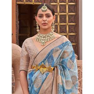 Sari en organza imprimé numérique bleu clair glamour avec blouse pour tenue de scène - Product Image 5