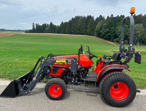 Livraison gratuite pour le tracteur agricole EK1-261 25HP 4x4 à transmission par engrenages avec chargeur frontal, moteur et pompe, rouge, garantie 1 an - Product Image 3
