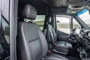Sprinter Van 2023, Tracción en las Cuatro Ruedas, Turbo, Bajo Kilometraje, Caja de Cambios Automática, Volante a la Izquierda, Color Oscuro, Neumáticos R18 - Product Image 5
