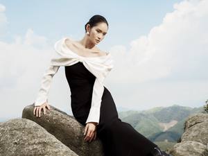 Nouvel arrivage de jupe pour femmes tissu tissé en élasthanne rayonne durable et respirant ensembles de jupe trapèze Audray pour femmes blanches Vietnam - Product Image 3