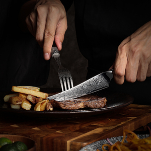 Vente en gros personnalisé de haute qualité OEM ODM Service Couteau de cuisine Damas Couteau de chef en acier avec décoration en feuille d'or Manche en résine - Product Image 3