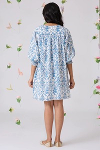 ชุดเดรสผ้าฝ้ายแบบลำลองสำหรับฤดูร้อนทำด้วยมือชุดเดรสขนาดเล็กเอวธรรมชาติพิมพ์ลายบล็อกทำด้วยมือดีไซน์ที่ยั่งยืนทำด้วยมือในอินเดีย - Product Image 2