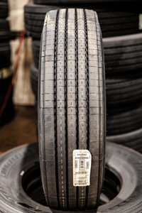 Pneu de camion 295/80R22.5 à motif de roulement optimisé pour le transport de charge et le contact avec la route - Product Image 6