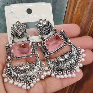 ต่างหูออกซิไดส์สำหรับผู้หญิงและเด็กผู้หญิงชุดประจำชาติอินเดียแบบดั้งเดิมเครื่องประดับห้อยแบบโบราณสำหรับใช้ในเทศกาลและในชีวิตประจำวัน - Product Image 5