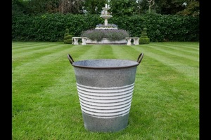 Macetas de hierro con acabado dorado Premium Macetas de metal fuertes y elegantes - Product Image 2