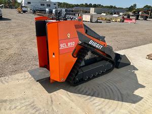 Minicargadora de orugas Diggit SCL850 con motor diésel de alta eficiencia y componentes MOOG para rodamientos de motor - Product Image 6