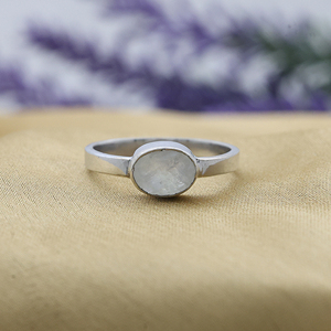 Superbe bague de bijoux de mode en pierre de lune en argent sterling 925 avec un look élégant et un design classique - Product Image 3
