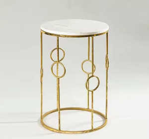 Mesa de aluminio de diseño moderno con elegante acabado dorado para interiores y exteriores para uso doméstico en restaurantes de hoteles por Azora Industries - Product Image 4