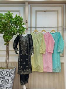 Collection Ssumaira présentant un ensemble de pantalons brodés en coton avec robe d'hiver 3 pièces - Product Image 6