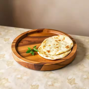 Assiette ronde en bois d'acacia naturel fabriquée à la main cuisine élégante écologique à manger par Crescent Crafts assiette Roti durable - Product Image 4