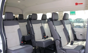 Listo para Enviar, Auto 2023 con Volante a la Izquierda, Motor Diésel 2.8L, 8 Plazas, Interior de Cuero, Emisión Euro IV, 300-400 CV - Product Image 3