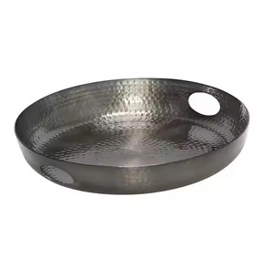 Plateau de service en aluminium moulé de forme ronde avec poignée en laiton floral moulé design martelé disponible au prix le plus bas pour Salec - Product Image 5