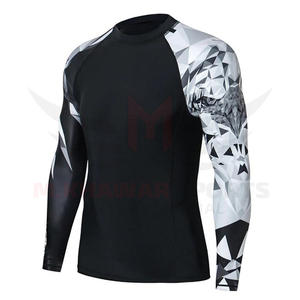 Rashguard à manches courtes personnalisé pour le surf, le MMA et le Jiu-Jitsu – Créez votre propre logo – T-shirt de compression sublimé pour arts martiaux pour hommes - Product Image 3