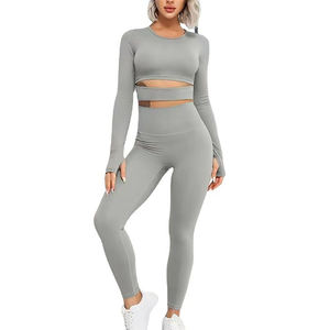 Conjunto de yoga para mujer con mallas y pantalones cortos de cintura alta con logotipo frontal tejido elástico transpirable - Product Image 1