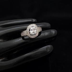 Bague élégante finition argent simple à la mode de meilleure qualité pour la fonction et la collection de vêtements de mariage de fête pour les femmes et les filles - Product Image 1