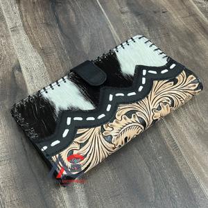Cartera Larga de Cuero Vacuno con Pelo, Estilo Vintage Occidental para Mujer, con Diseño Floral en Cuero Repujado a Mano - Product Image 1