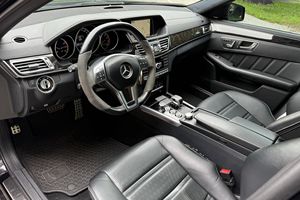 Mercedes-Benz E-63 S AMG Wagon 2014 Usado, Motor V8 Twin-Turbo de 577 hp, Tracción en las Cuatro Ruedas, Paquete de Asistencia al Conductor, Sin Modificaciones, Euro III - Product Image 3