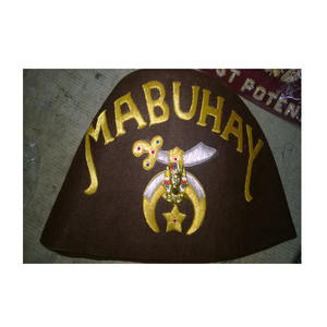 หมวกเฟซแบบสามเส้นประดับเพชรพลอยสีแดงเบอร์กันดี ลดราคา หมวกเฟซสั่งทำพิเศษ ขนาด 7 1/8 นิ้ว พร้อมกล่องแบน รุ่นใหม่ ปี 2026 - Product Image 6