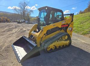 Chargeuse compacte sur chenilles CATERPILLAR 259D3 avec cabine EROPS, chauffage et climatisation, écran avancé avec caméra, hydraulique auxiliaire à haut débit - Product Image 2
