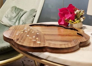 Plateau rectangulaire en bois d'acacia fait main de luxe de haute qualité avec incrustation de nacre pour la restauration, les cadeaux du Ramadan, Noël - Product Image 3