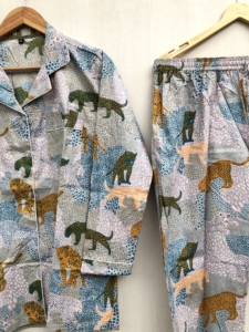 Ensemble pyjama indien imprimé à la main, tenue de nuit, tenue de fête, motif floral, pyjama fait main, cadeau de Noël pour elle - Product Image 2