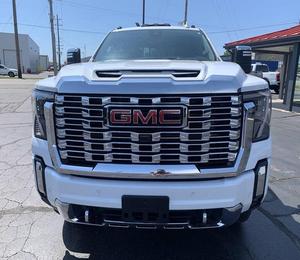 GMC Sierra 2500HD Denali Crew Cab 4WD 2024, boîte de vitesses automatique, caméra arrière, moteur intelligent, 8L, porte-bagages en aluminium - Product Image 1