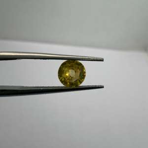 Belle pierre chauffante en saphir jaune ovale naturel 0.81 carats pour boucles d'oreilles en argent sterling pour femmes - Product Image 3