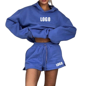 Ensemble sweat-shirt à capuche court avec logo personnalisé Ensembles décontractés pour femmes Vêtements de sport pour femmes Ensemble 2 pièces short de survêtement et sweat à capuche - Product Image 1
