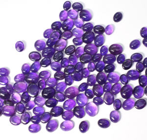 Cabochons ovales en améthyste naturelle 332,85 carats Lot Taille moyenne 6X8 mm - 11X9 mm Lot en gros 107 pièces - Product Image 2