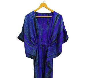 Robe kimono de couleur bleue très demandée, couvre-bikini, vêtement de nuit, robe longue, kimono en soie recyclée vintage indienne fait à la main - Product Image 1