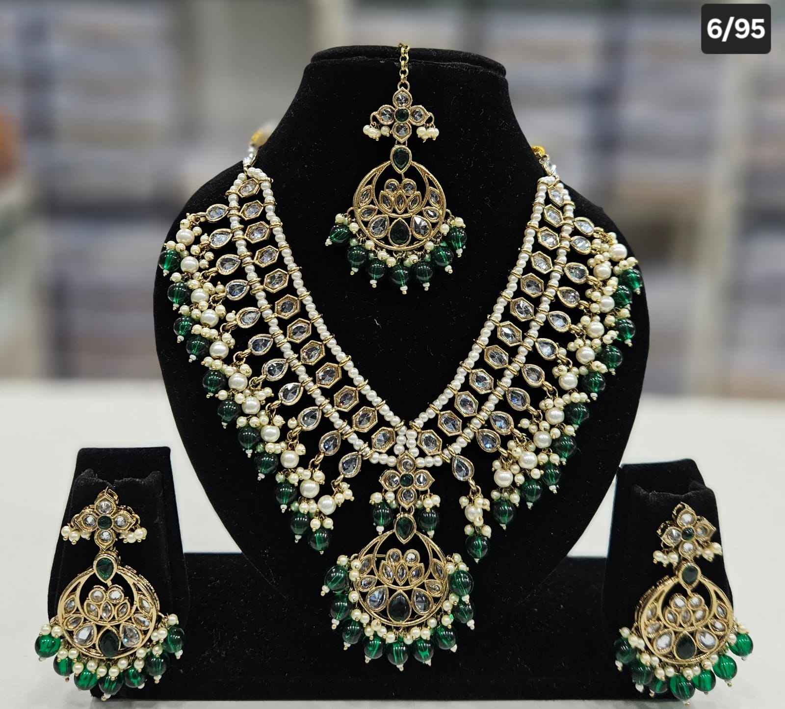 สีเขียว