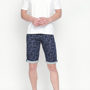 Casual Hip Hop Streetwear Style for Summer Men's Light Blue Denim Shorts with Raw Hem Side Stud <b>Detailing</b> Solid Pattern - Product Image 3