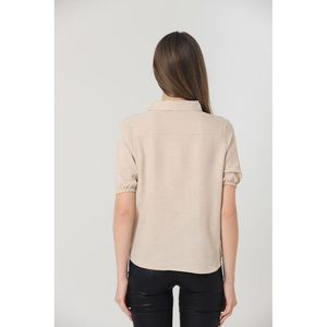 Blusa Elegante de Lino Brocado Color Taupe con Mangas Medias y Delicados Detalles de Encaje para Mujer, Marca Topshow - Venta al por Mayor, Tallas S-XL - Product Image 5
