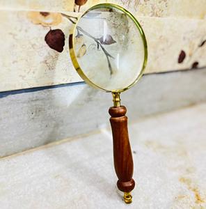 Antique Design Vintage Style Brass <b>Magnifying</b> <b>Glass</b> <b>on</b> Wooden <b>Stand</b> Home Decoration Desk Top Channer Magnifier for Weddings - Product Image 3