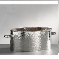 Seau à glace moderne de luxe martelé pour champagne, grande bouteille de vin, finition polie miroir ovale pour la maison, l'hôtel, le restaurant, les événements.