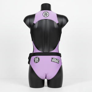 Maillot de bain une pièce pour femme en tissu Spandex premium, rouge et noir, avec empiècements latéraux en mesh, logo personnalisé par transfert thermique. - Product Image 4