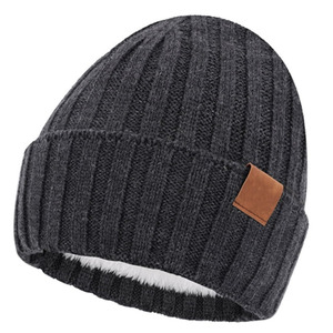 Bonnets unisexes élégants et chauds en acrylique doux Parfait pour l'hiver, mode décontractée ou marque promotionnelle - Product Image 1
