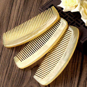 Peigne en corne de buffle pour extensions capillaires, écologique, fait main, en corne naturelle, qualité salon, taille et design personnalisables - Product Image 1