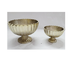 Atractivo cuenco decorativo de aluminio para servir con acabado brillante perfecto para eventos culturales fiestas religiosas y recepciones - Product Image 1