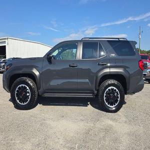 Toyota 4Runner Platinum HV 2025 en EXCELENTE ESTADO - Product Image 2