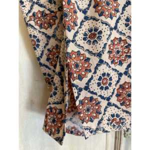 Haut en popeline à imprimé floral Diamond Earth Ajrakh, taille unique - Product Image 4