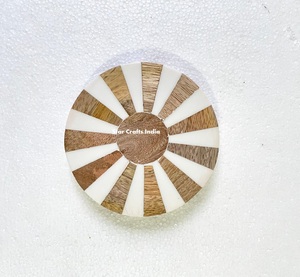 Posavasos de madera de acacia de resina epoxi redonda natural, alfombrillas y almohadillas para el hogar y el hotel, accesorios de cocina con idea de regalo única - Product Image 5