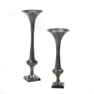 Vase à fleurs en métal contemporain pour les thèmes d'intérieur tendance et les vitrines décoratives douces - Product Image 6