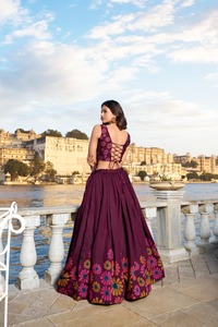 Vêtements de mariage en soie Tasar avec imprimé floral avec feuille de travail Lehenga Choli Fabricant et fournisseur de Surat - Product Image 2